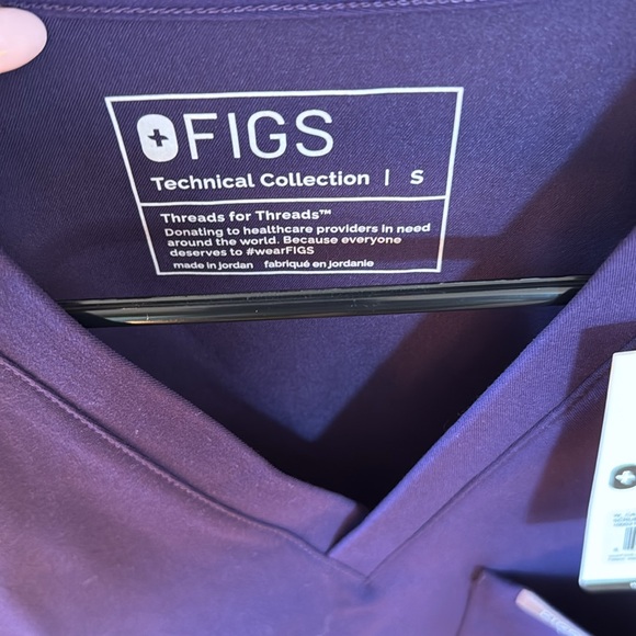 FIGS scrub top - Picture 3 of 3